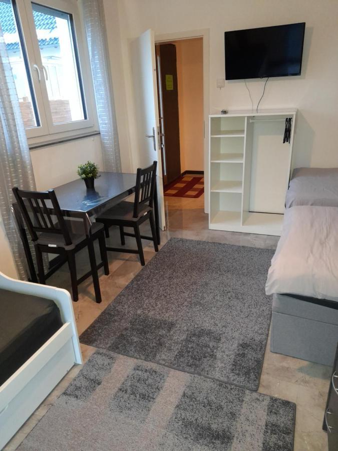 Berlin - Schoenefeld Gruene Wohnung Extérieur photo
